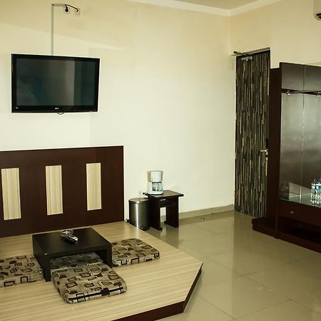 Vindhika Hotel Makassar Eksteriør billede