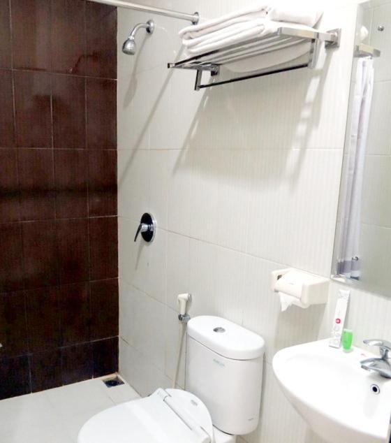 Vindhika Hotel Makassar Værelse billede