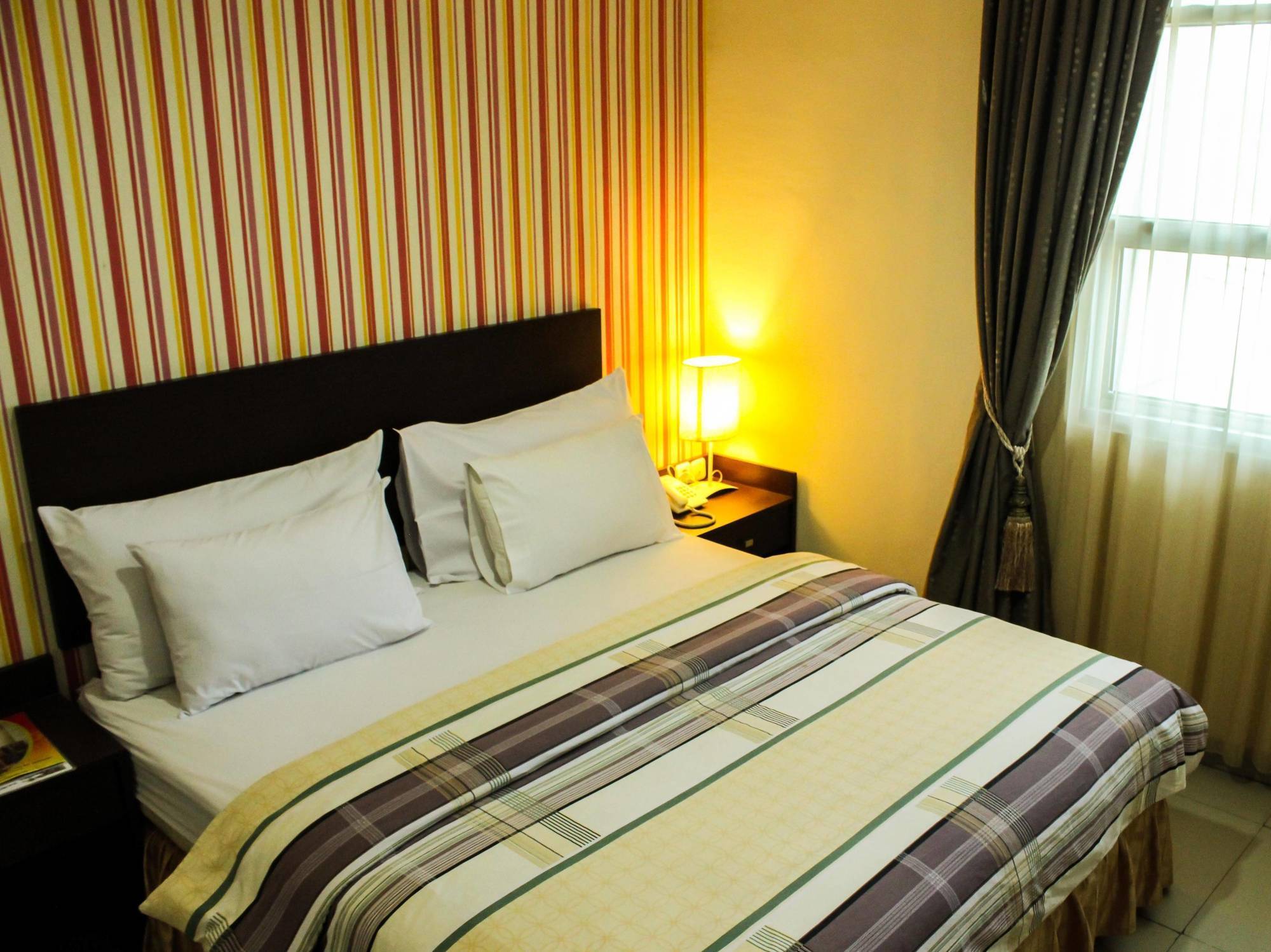 Vindhika Hotel Makassar Eksteriør billede
