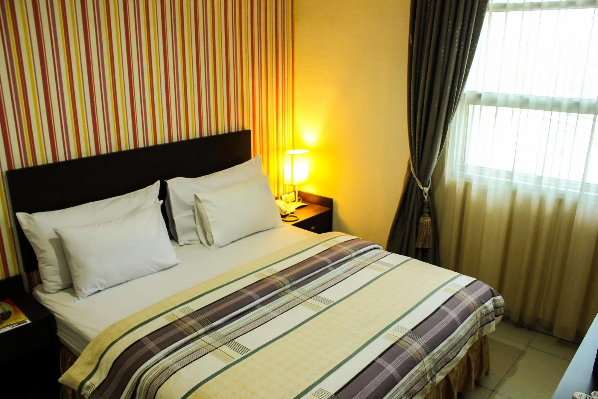 Vindhika Hotel Makassar Eksteriør billede